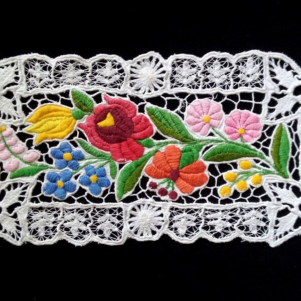 Vintage Kalocsa Embroidery, Hungarian Hand Embroidered Rectangular Doily