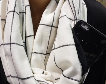 Black/White Infinity Pocket Scarf W/Zipper