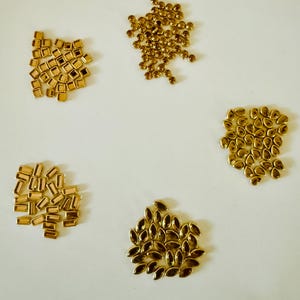 Glue-on Kundan stones Flat back Kundan stones Kundan stones for jewelry Kundan embellishments DIY Kundan stones Flat back rhinestones Kundan stones for crafts Glue-on rhinestones Decorative Kundan stone High-quality Kundan stones, diy embellishments