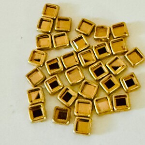 Glue-on Kundan stones Flat back Kundan stones Kundan stones for jewelry Kundan embellishments DIY Kundan stones Flat back rhinestones Kundan stones for crafts Glue-on rhinestones Decorative Kundan stone High-quality Kundan stones, diy embellishments
