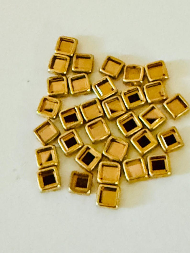 Glue-on Kundan stones Flat back Kundan stones Kundan stones for jewelry Kundan embellishments DIY Kundan stones Flat back rhinestones Kundan stones for crafts Glue-on rhinestones Decorative Kundan stone High-quality Kundan stones, diy embellishments