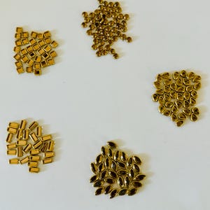 Glue-on Kundan stones Flat back Kundan stones Kundan stones for jewelry Kundan embellishments DIY Kundan stones Flat back rhinestones Kundan stones for crafts Glue-on rhinestones Decorative Kundan stone High-quality Kundan stones, diy embellishments