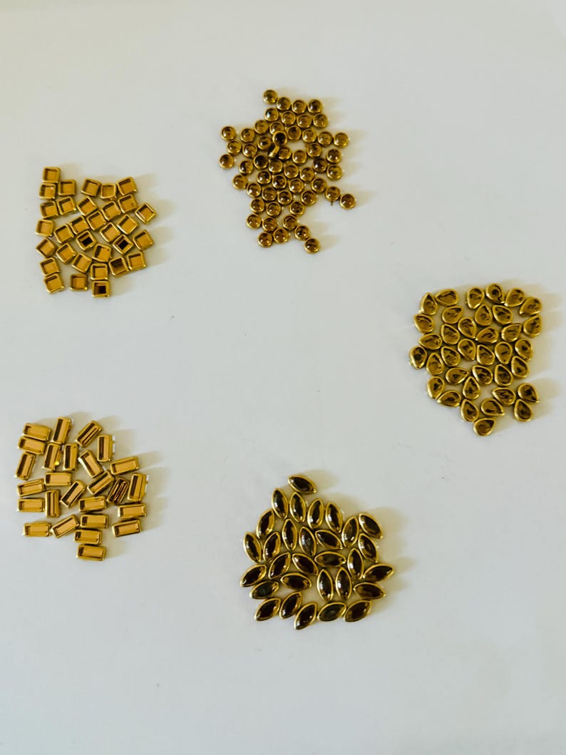 Glue-on Kundan stones Flat back Kundan stones Kundan stones for jewelry Kundan embellishments DIY Kundan stones Flat back rhinestones Kundan stones for crafts Glue-on rhinestones Decorative Kundan stone High-quality Kundan stones, diy embellishments