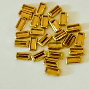 Glue-on Kundan stones Flat back Kundan stones Kundan stones for jewelry Kundan embellishments DIY Kundan stones Flat back rhinestones Kundan stones for crafts Glue-on rhinestones Decorative Kundan stone High-quality Kundan stones, diy embellishments