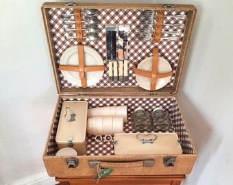 Vintage 1940's 50's Ilat High End Picnic Hamper