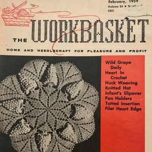 Könnte beinhalten: Titelseite der Zeitschrift The Workbasket vom Februar 1959. Sie zeigt eine weiße, gehäkelte Tischdecke mit Traubenmotiven. Titel und Ausgabedetails sind in Schwarz und Rot gehalten, mit einem Preis von 15c.