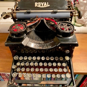 Extremely vintage Royal Typewriter looking to be much appreciated!