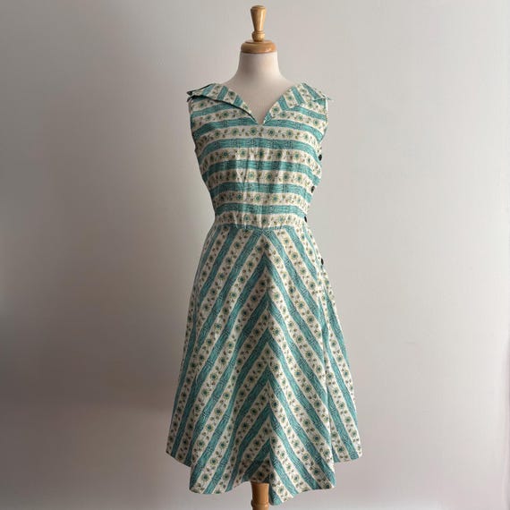 Vintage 1940s FRUIT of the LOOM Floral & Basket Print House Dress / 38 bust