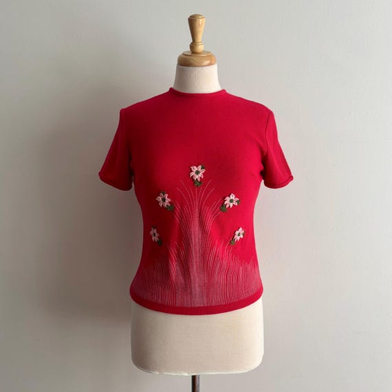 Vintage 1950s Red Knit Top - Floral Appliqués - Short Sleeve
