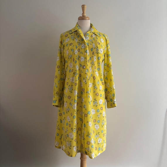 Vintage 1970s Yellow Floral Daisy Print Shirt Dress / M