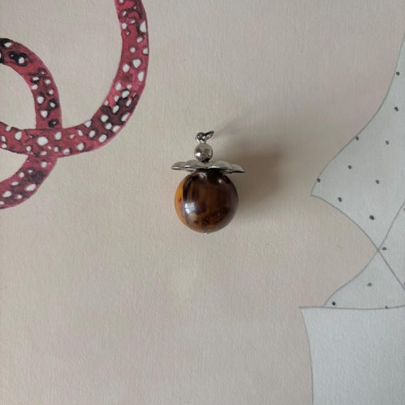 Vintage Bakelite Marbled Brown & Caramel Ball Charm Pendant Silver Tone Flower