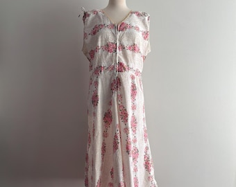 Vintage 1940s Rose Print Sleeveless House Dress / 38 waist
