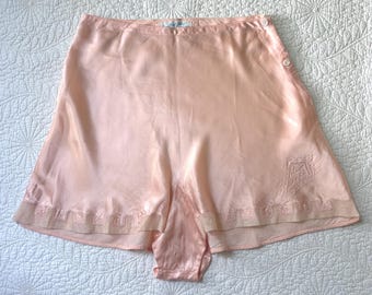 Vintage 1930s 40s FRAY PRUF Pink Rayon Lace Tap Pants Lingerie/ 24 waist