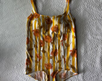 Vintage 1960s CATALINA One Piece Floral Swimsuit / 36 bust
