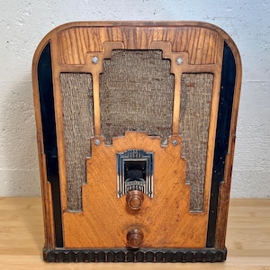 1934 Crosley &quot;New Fiver&quot; Tombstone Radio, Art Deco Model 148, Full Elec Restoration