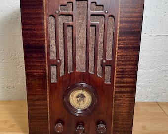 1935 Airline Art Deco Tombstone Radio, 5 tube AM/Shortwave Chassis Elec Restored