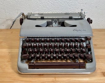 1959 Olympia SM4 Portable Typewriter, Senatorial Techno Font, Case, New Ribbon, Manual