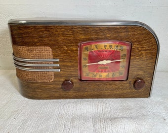 1940 Truetone D2210 Radio, Walter Dorwin Teague Design, Metal Case w/Wood Grain Transfer, Elec Restoration