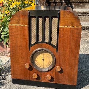 1935 Airline AM/SW/MP3 Tombstone Radio, Bluetooth Option, Full Electronic Restoration 62-173