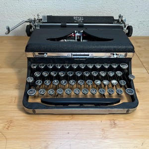 1936 Royal DeLuxe Portable Typewriter w Case, New Red/Black Ribbon, Owner&#39;s Manual