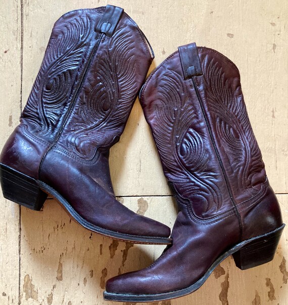 Vintage Cordovan Cowboy Boots Ladies Size 6.5 Beautiful Boots by Nocona in Beautiful Wearable Condition and The Feather Stitching Is Perfect