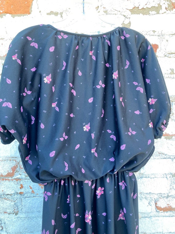 1970s batwing floral dress in size L so gorgeous … - image 6