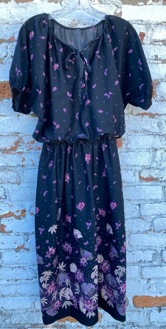 1970s batwing floral dress in size L so gorgeous … - image 9