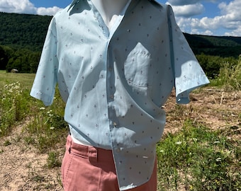Really cool 1960s button up  in light blue with a pop of coral a tiny fleur d lid motif L