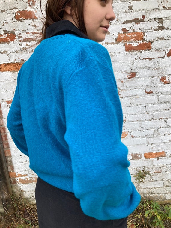Vintage Izod Sweater size M in a gorgeous teal bl… - image 10