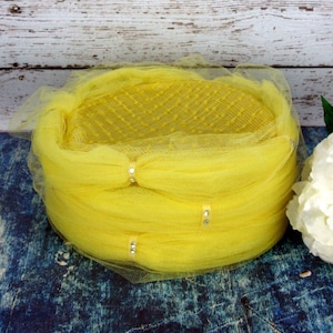 Vintage lemon yellow pillbox hat-Pasadena hats-gems-tulle-mcm glamour