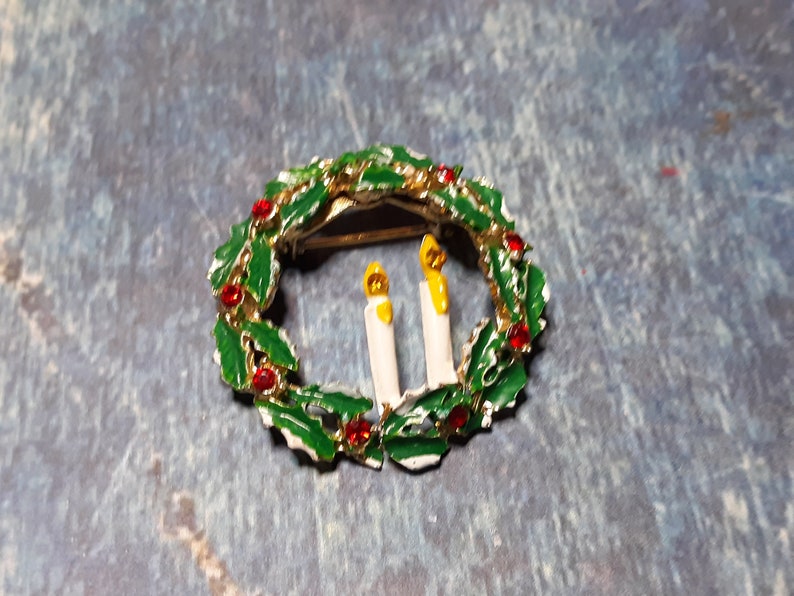 Mid century vintage Christmas wreath brooch-coat pin-holiday costume jewelry metal and enamel image 6