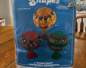MCM felt and bead Christmas ornament kit-unopened NOS-Great Shapes-3 plush Christmas balls with embellishments