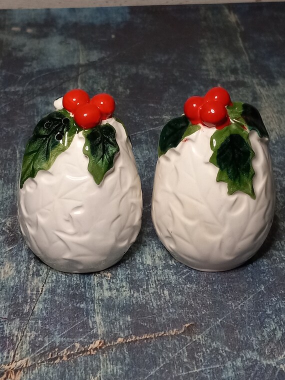 Lefton holly berry egg salt and pepper setChristmas shaker setvintage