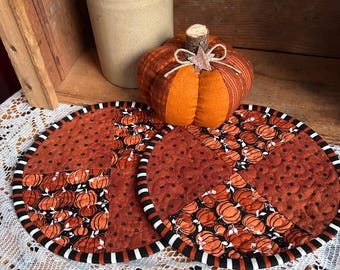 HARVEST  Mug Rug - 8.5" Round Mini Quilt -  Candle Mat - Fall - Halloween Handmade