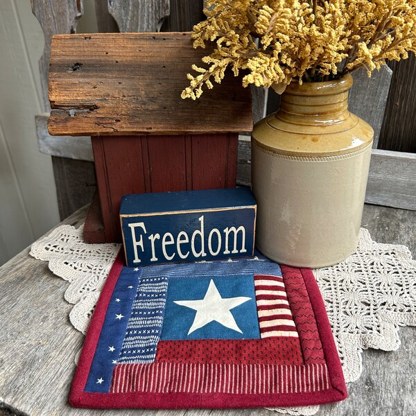 AMERICANA STAR - Candle Mat - Log Cabin Designs -  Patriotic- Cyndy Fahey Designs -Mug Rug - 4th of July Americana- Navy Red