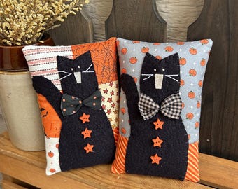 TRICK or TREAT CAT Pillow  - 7" small pillow -- Farmhouse Harvest Decor -Folk Art  Ornament