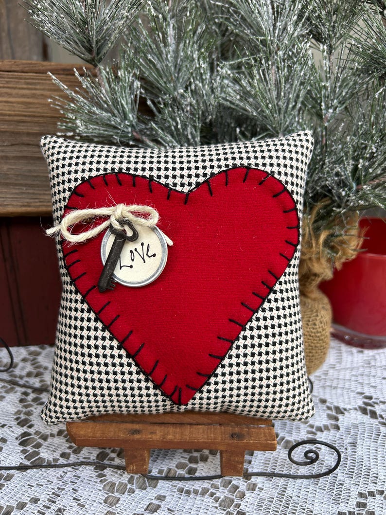Modèle PDF *Un petit peu d'amour* - N° 302 Ornements de coussin en forme de cœur - Petit coussin - Tutoriel image 4