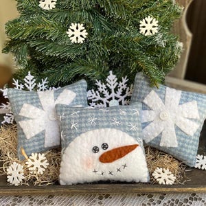 PDF *FLAKE SNOWMAN * Ornament Pattern- Cyndy Fahey Designs  #232- Christmas Blue Bowl filler  - Winter - Country Rustic - Cozy Christmas