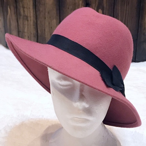 Vintage 1940's Pink Felt Wool Fedora With Black Bo