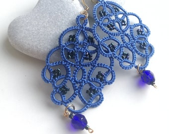 Orecchini chandelier blu fiordaliso / Pizzo chiacchierino / Made in Italy / Orecchini leggeri tessili / Regalo sotto i 30 usd / Orecchini lunghi