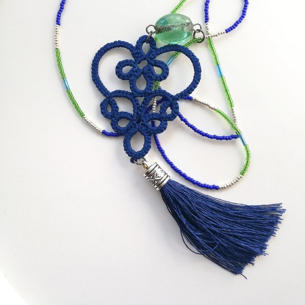 Tatted necklace//Tatting big pendant//big pendant//long boho necklace//beaded necklace//bohemian jewelry//made in Italy//Gift under 30 usd