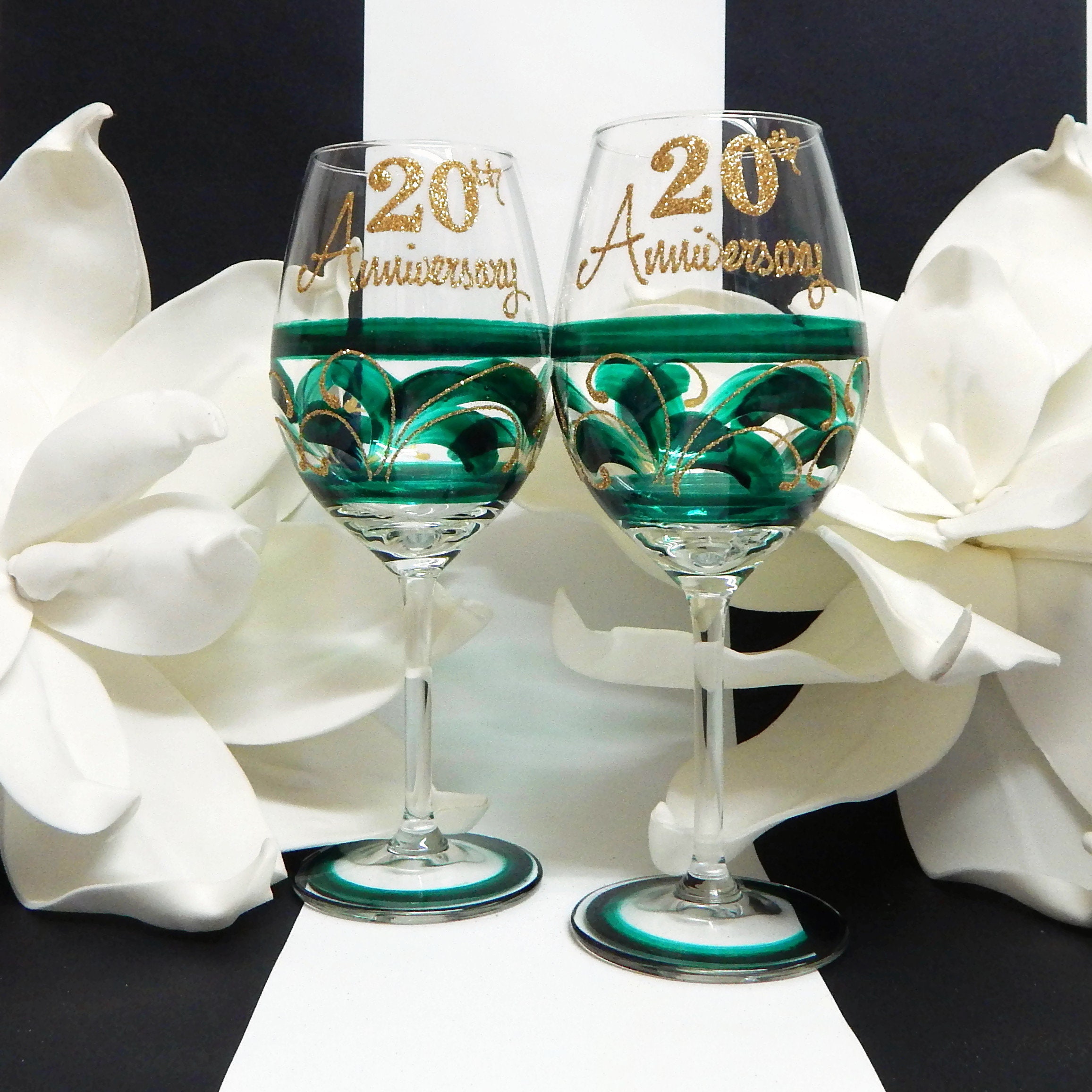 20 Anniversary Wine Glasses That Are Super Giftable