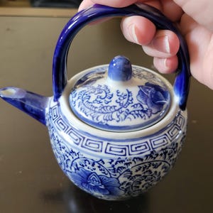 Chinese teapot; blue and white; handpainted image 5