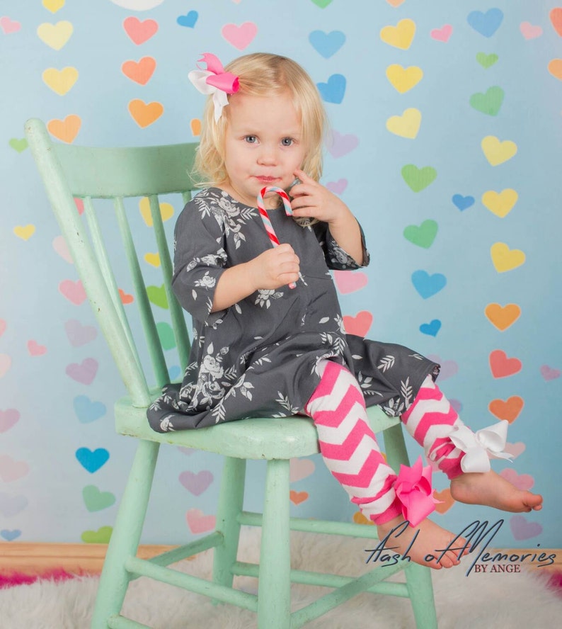 Pink chevron legwarmers and bow set; legwarmer and bow set; legwarmers with bows; chevron legwarmers
