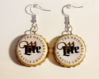 Pendientes colgantes con tapa de botella de Miller Light