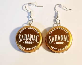 Pendientes colgantes con tapa de botella vintage de cerveza de jengibre Saranac