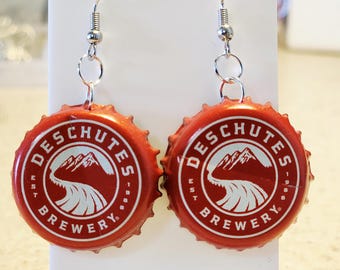 Pendientes colgantes con tapas de botellas de la cervecería Deschutes