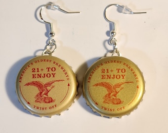 Pendientes colgantes con tapa de botella de Yuengling