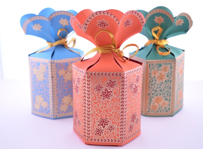 Favor Gift Box with Flower Top, Wedding Favor Box, Party Gift Box, Indian Wedding Favor, Holiday party box, Mithai box, Diwali gift box image 1