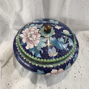 Vintage Large Chinese Enamel Cloisonné Round Box With Lid